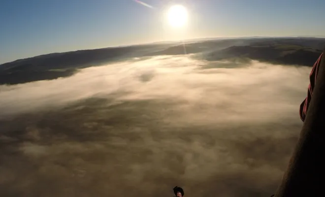 Joli vol au lever du soleil sur le plateau Cordais, Albi, Lukkas Montgolfiere
